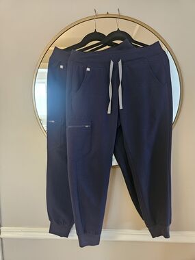 FIGS Scrub Bottoms In Navy X2